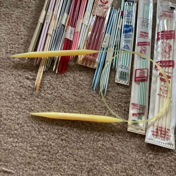 Large Lot Of Knitting Needles & Accessories - Picture 5 of 5